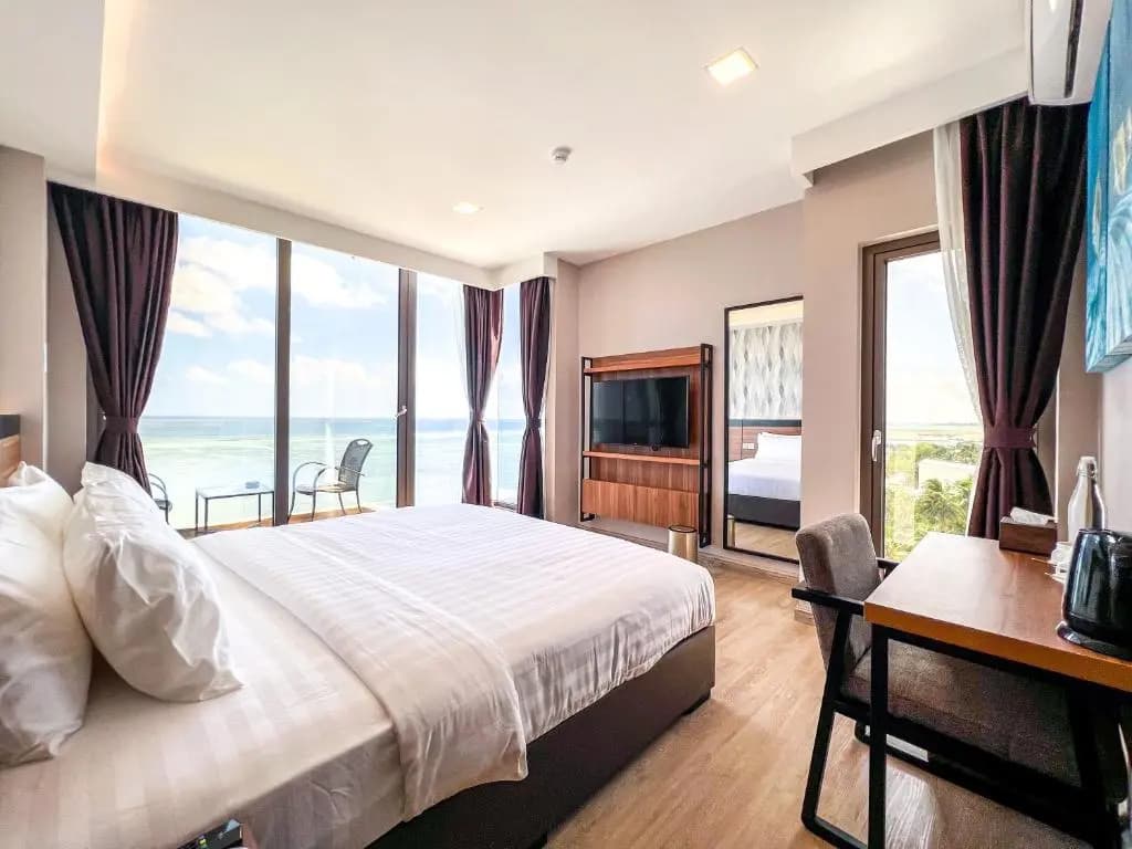 Triton Prestige Seaview and Spa Hotel - photo 2