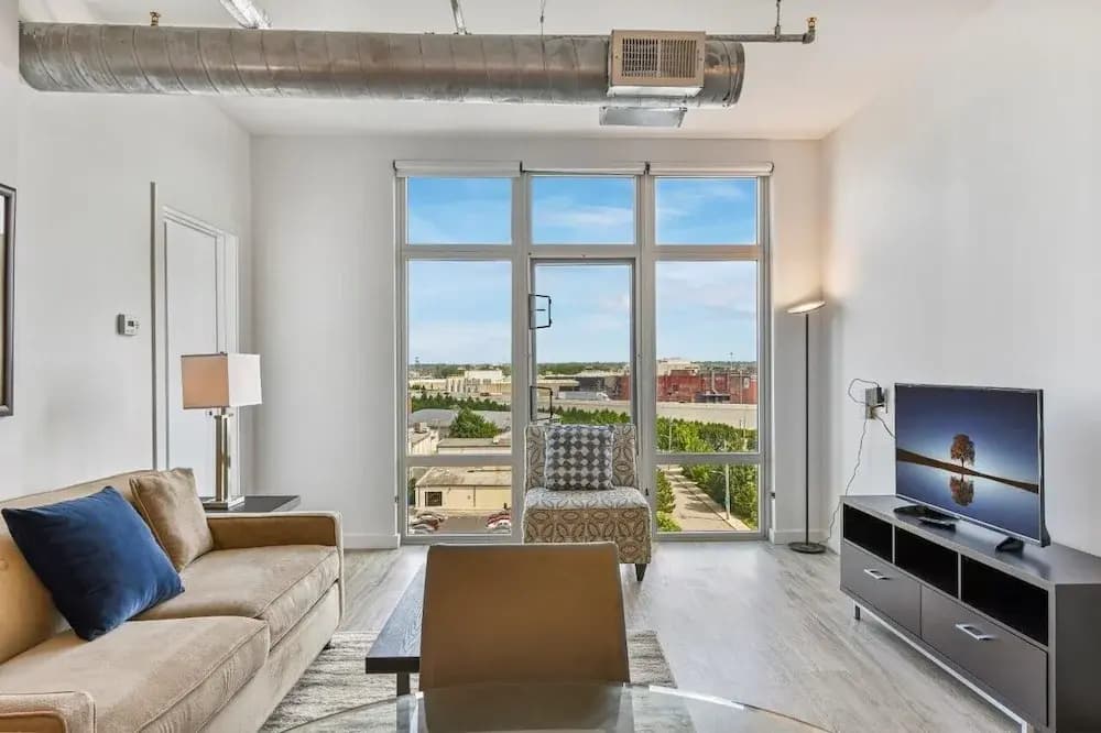 Sunset Boulevard Apartments - photo 5