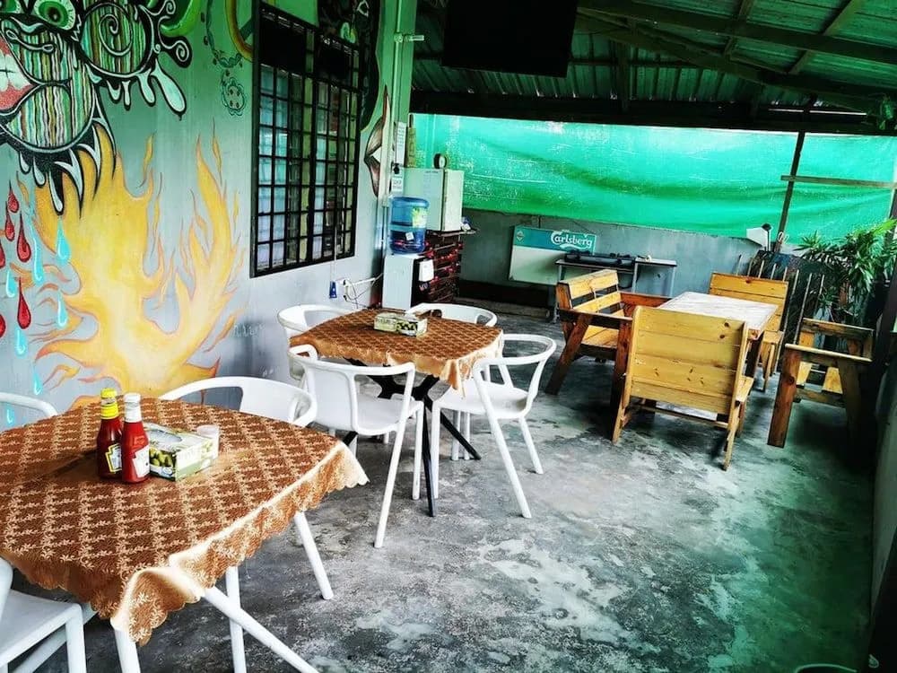 BOBI's Cafe Backpackers Hostel - photo 19