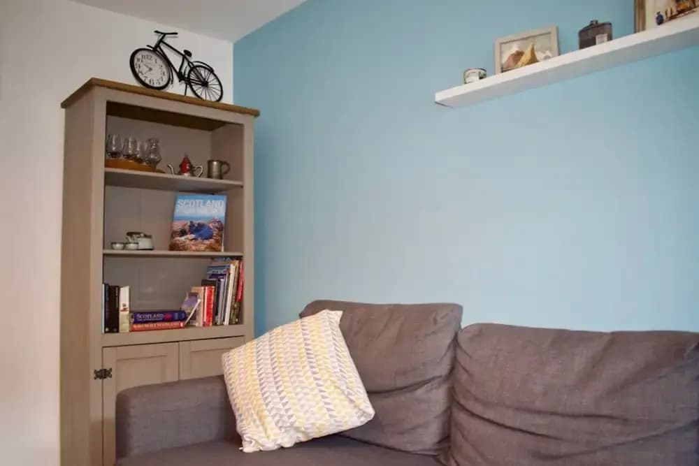 Modern And Bright Family Home - photo 4