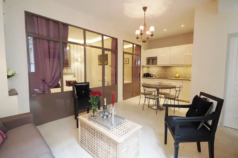 St Germain ChicSuites - photo 7