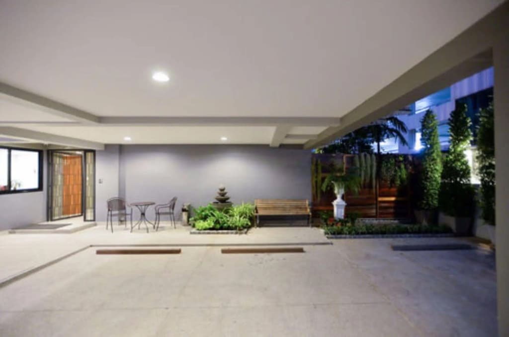 The Pad Silom Serviced Apartment - photo 2