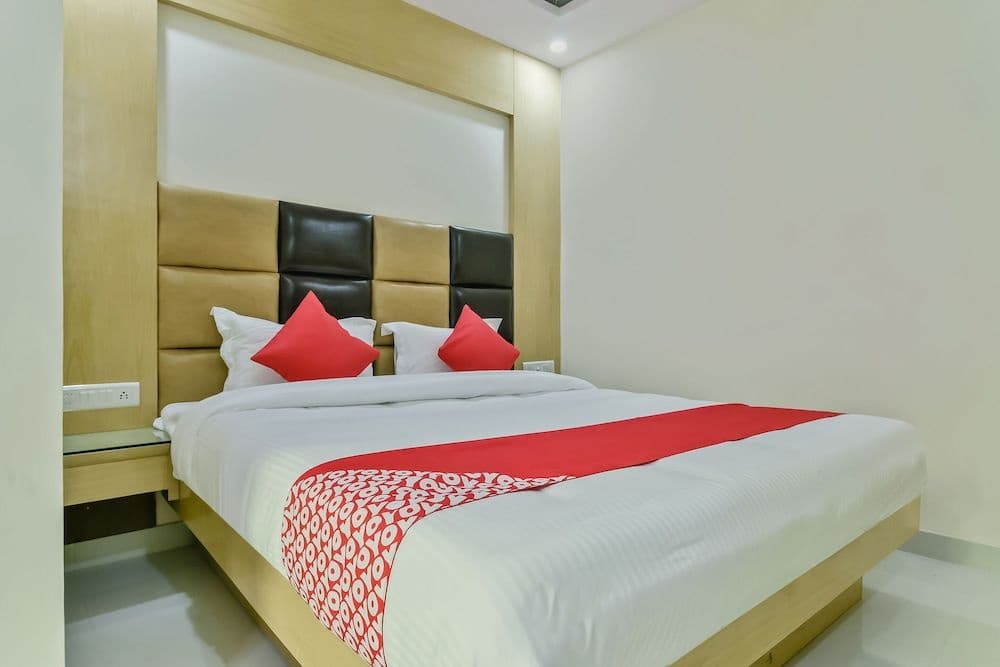 Vaccinated Staff- OYO 28237 Hotel Bramhaputra - photo 4