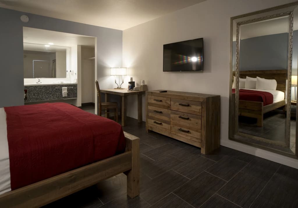 Thunderbird Hotel - photo 6