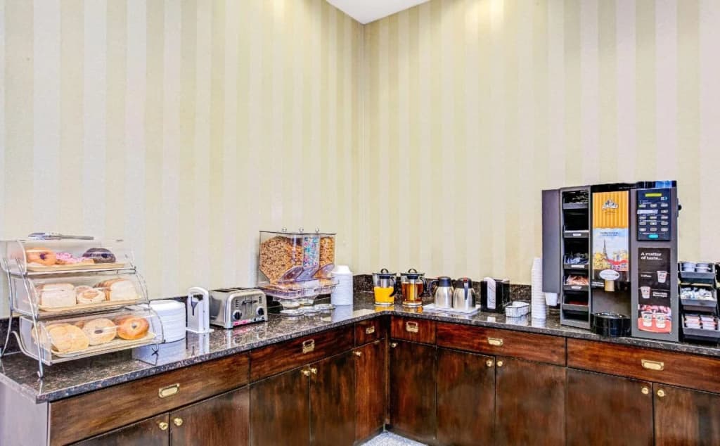 Ramada by Wyndham Jamaica/Queens - photo 8