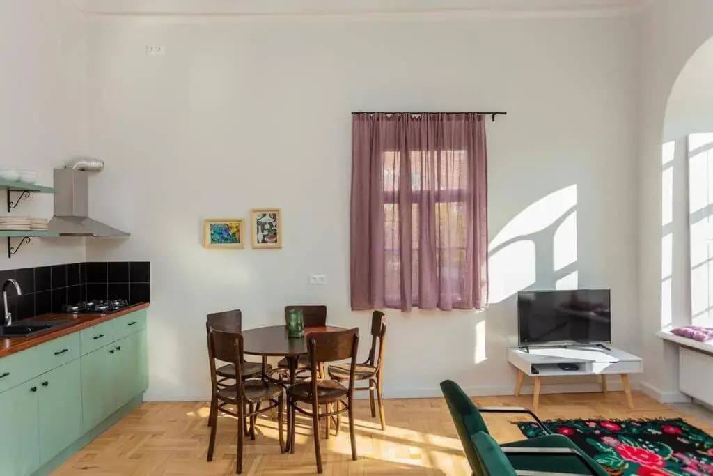 Charming 2BR Apt in Old Tbilisi - photo 17