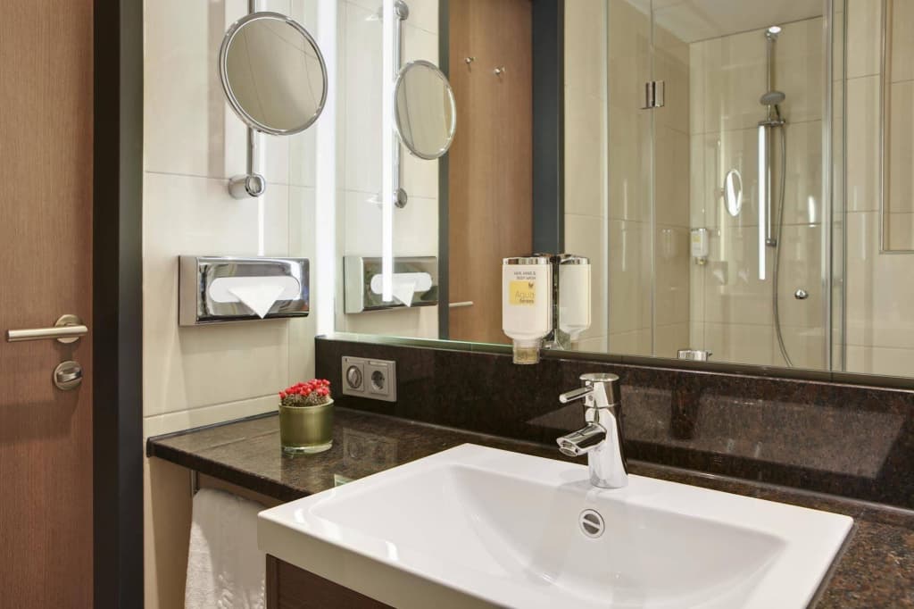IntercityHotel Berlin Hauptbahnhof - photo 10