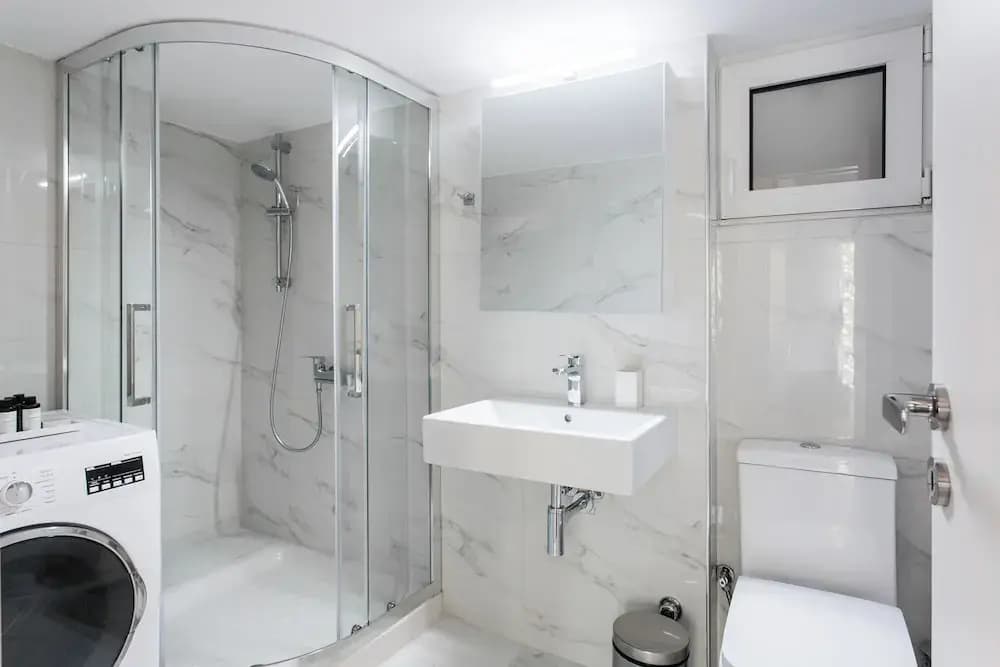 Absolute 2BR Apartment - photo 9