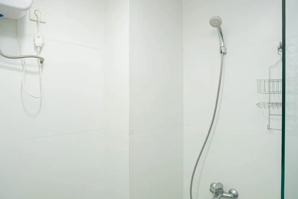 Spacious 3BR Ambassade Residences Apartment near Kuningan - photo 7