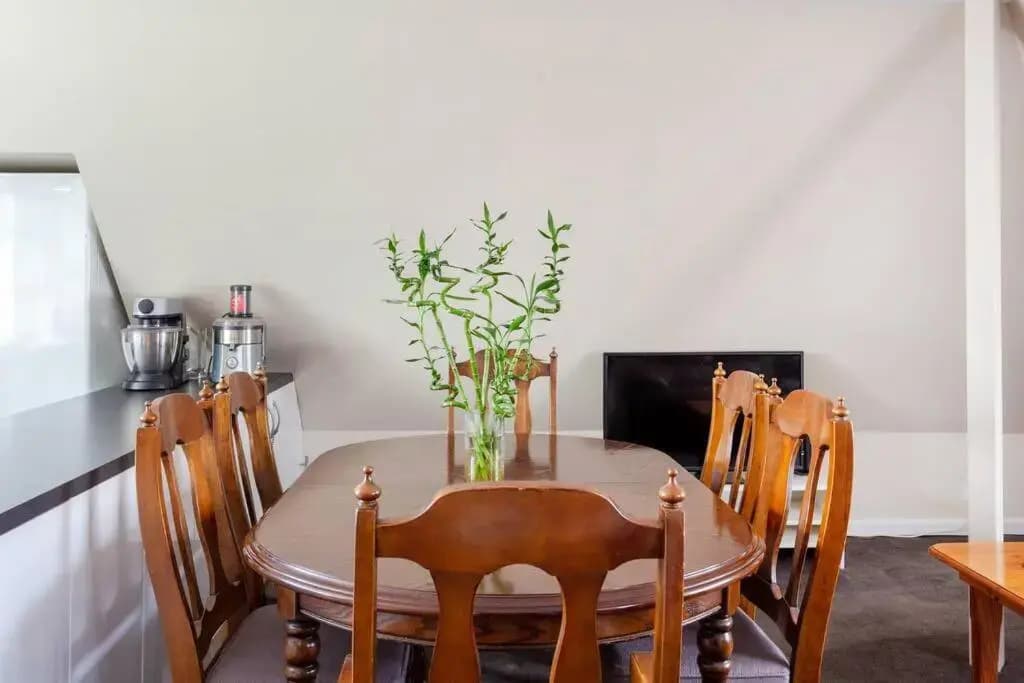 Upstairs Studio Apartment with street access - photo 12