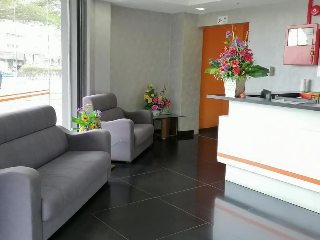 P Line Hotel - photo 2