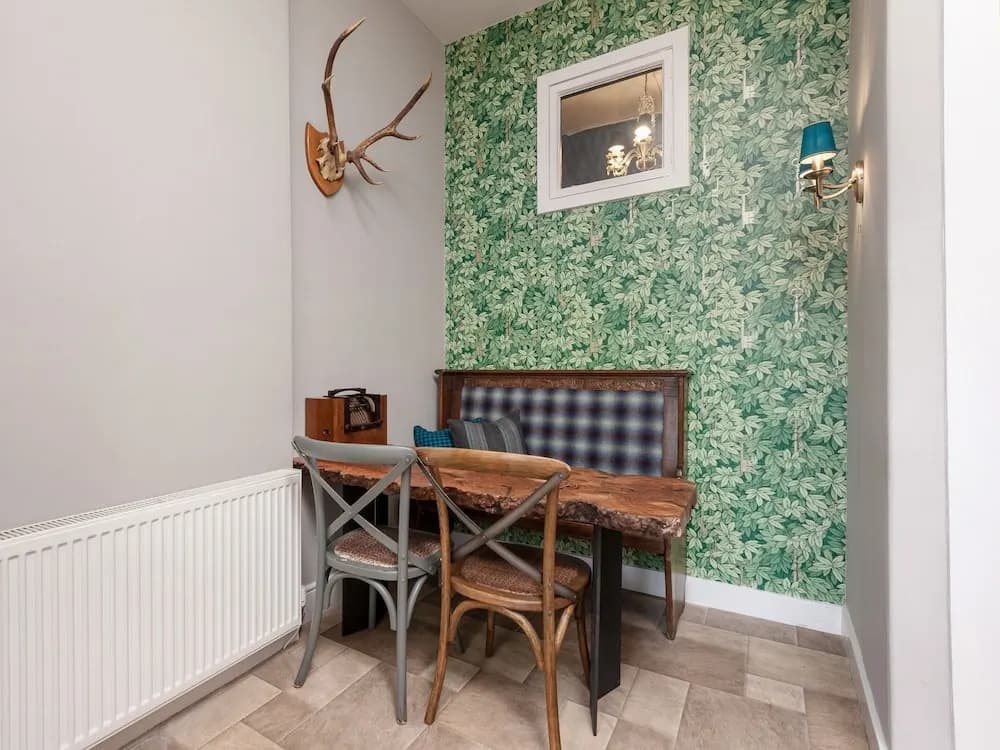 Edinburgh Hillside Apartment - photo 9