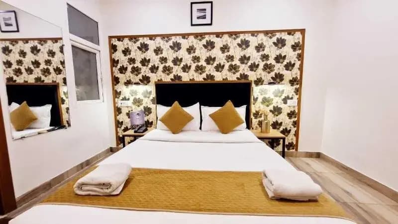 Hotel Silver Saffron Peeragarhi - photo 7