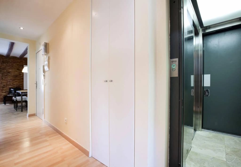 El Born Apartments - photo 4