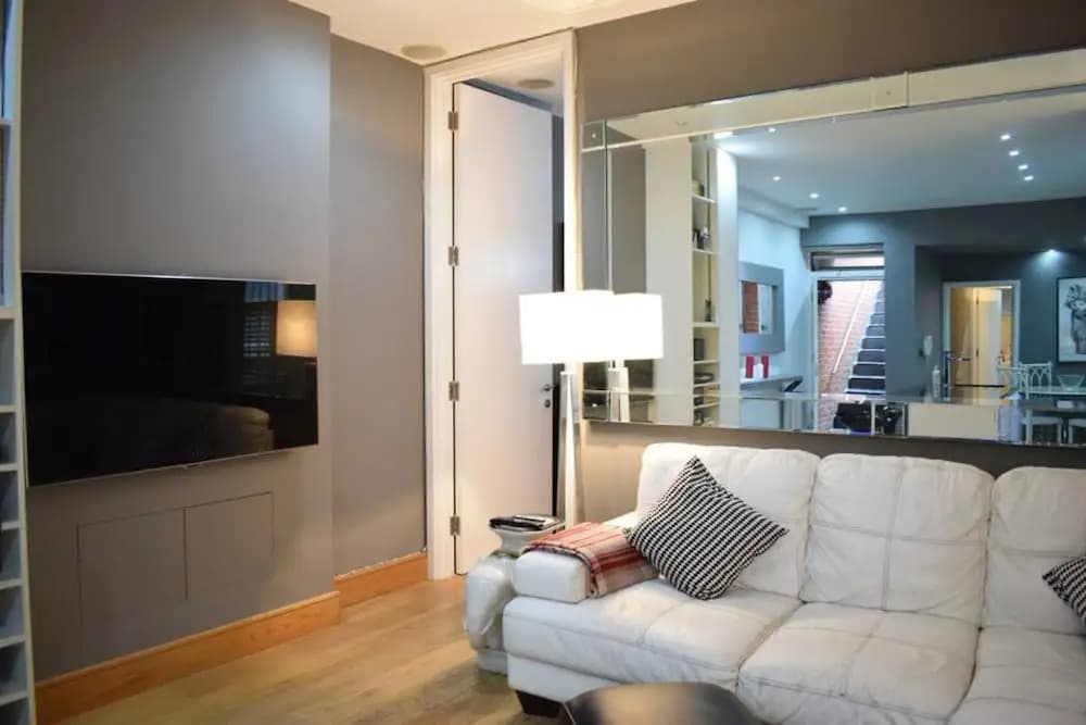 Beautiful Kensington 2 Bedroom Luxury Apartment - photo 3
