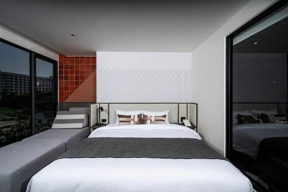 We Hotel Riverfront - photo 26