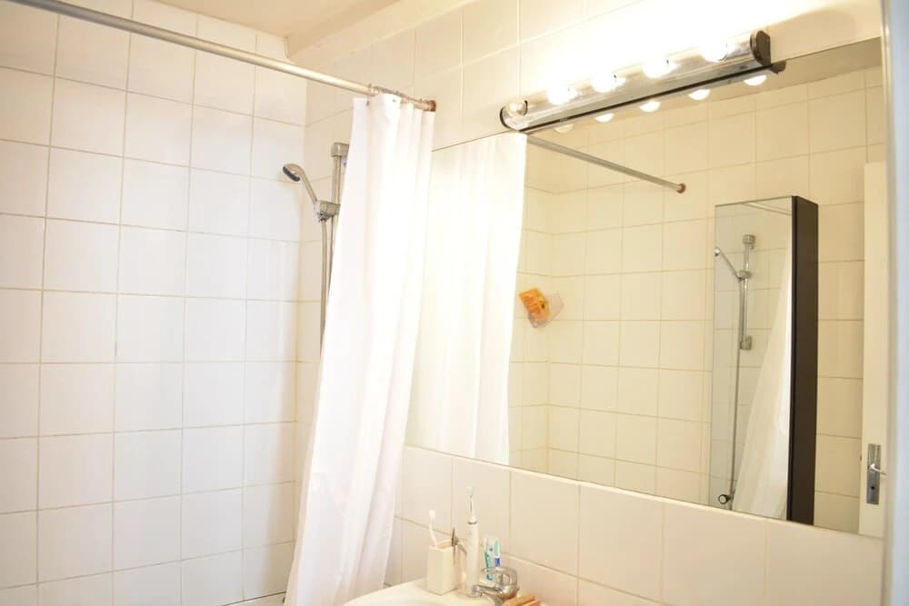 1 Bedroom Apartment In Central Paris - photo 7