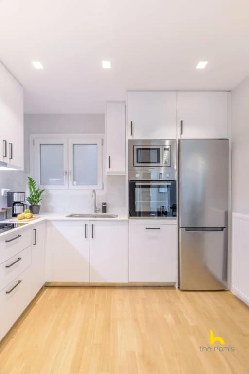Sun-Splashed 2-BDR Corner Apartment with Hillside views! - photo 20