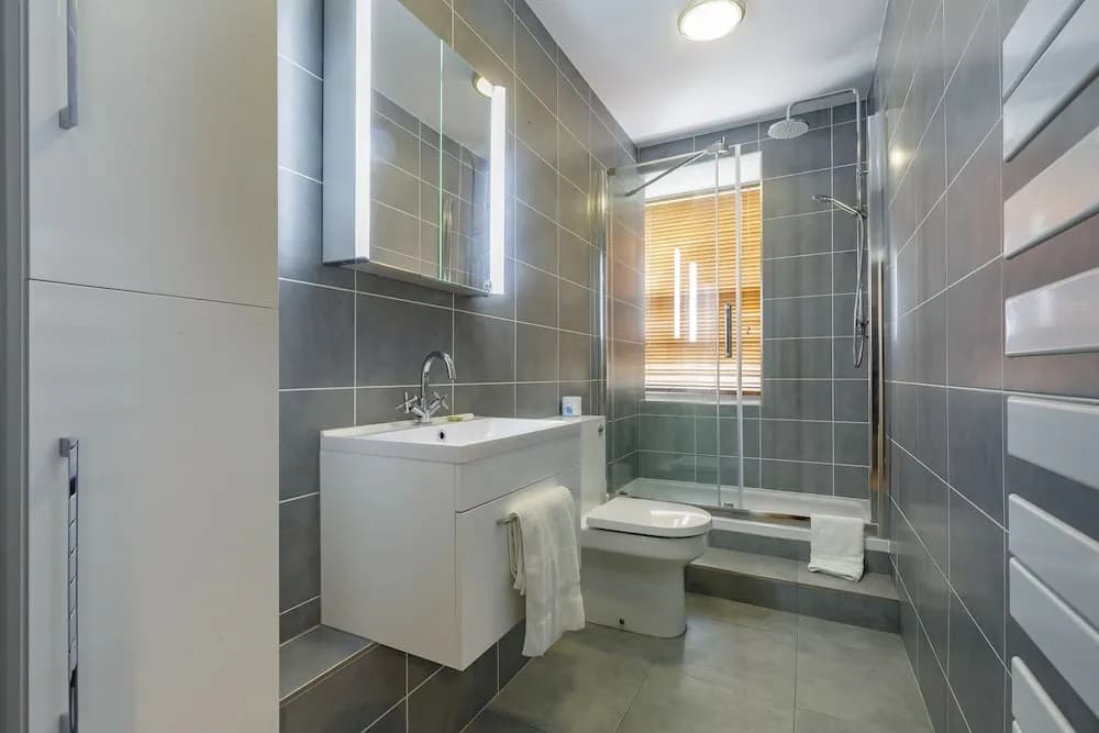 Classic Main Door Entry 2-bedroom New Town Apartment with Garden - photo 9