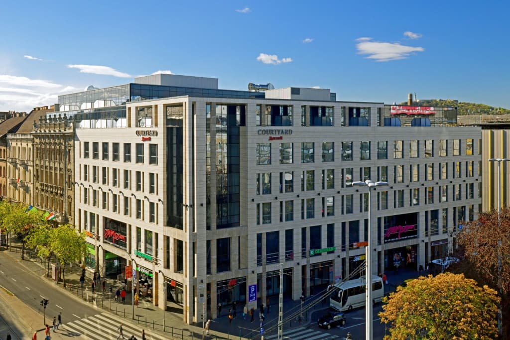 Courtyard by Marriott Budapest City Center - photo 22