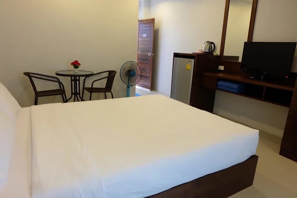 3B Apartment - photo 4