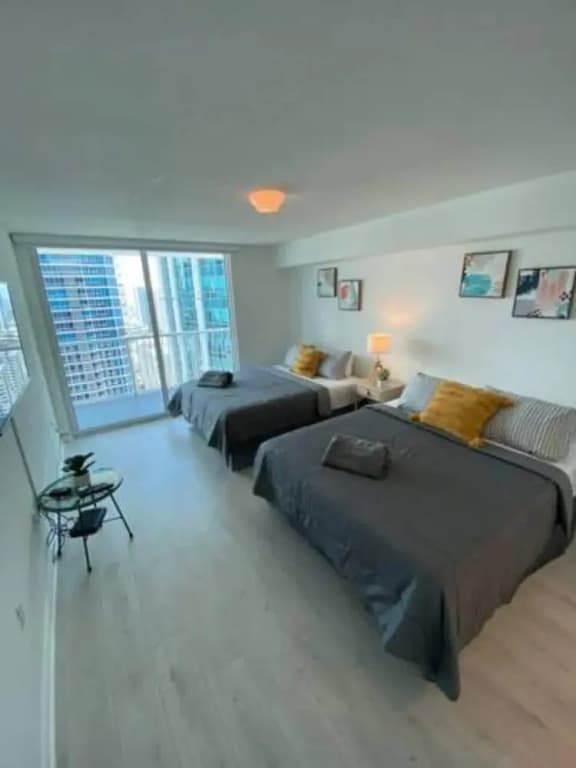39th Floor Condo 1 1 W Pool Gym -free Parking - photo 3