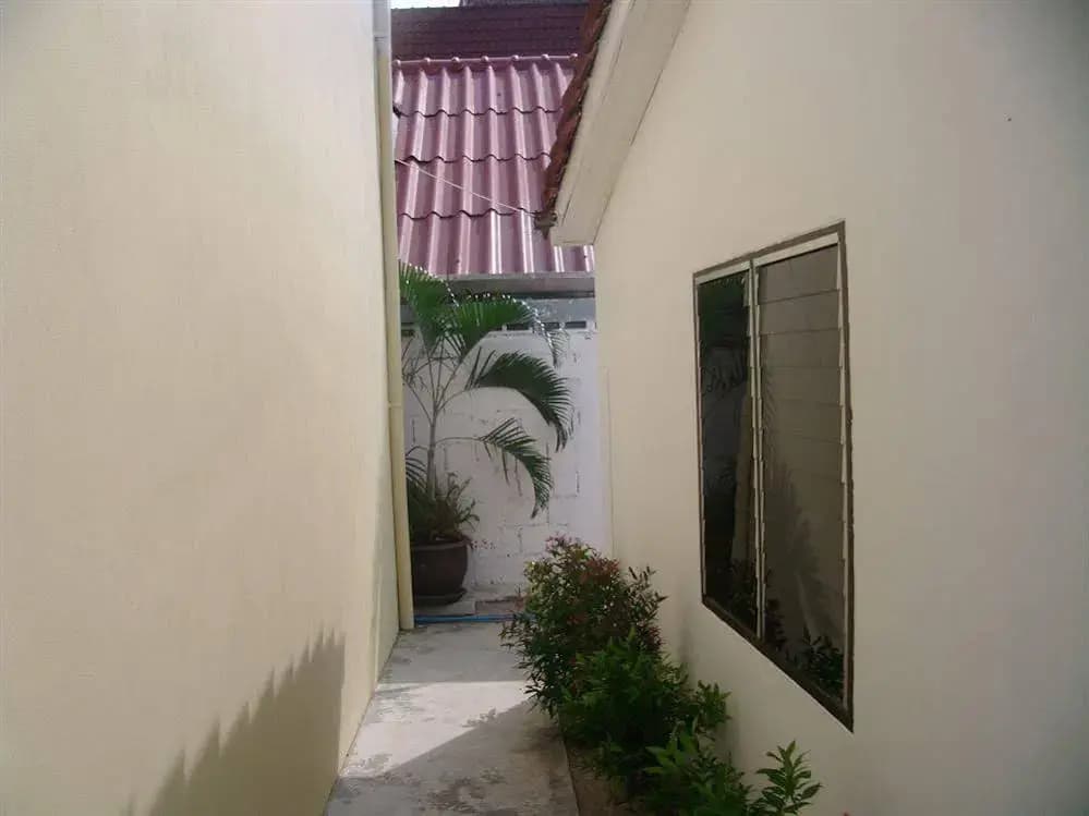 Patong Peace Hostel - photo 12