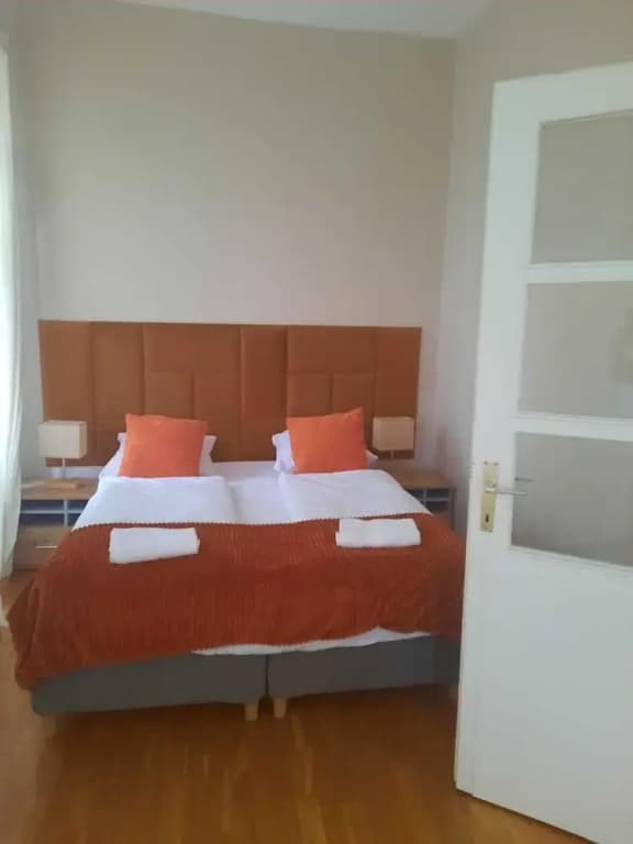 Bright 2BR Apartment Near Main Sights - photo 1