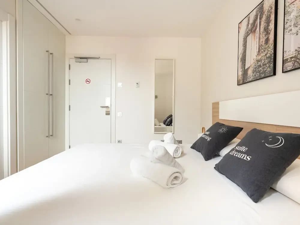 Limehome Barcelona Carrer de Fontcoberta - photo 17