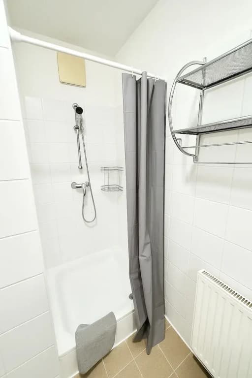 UrbanNest Private Hostel Rooms - photo 13
