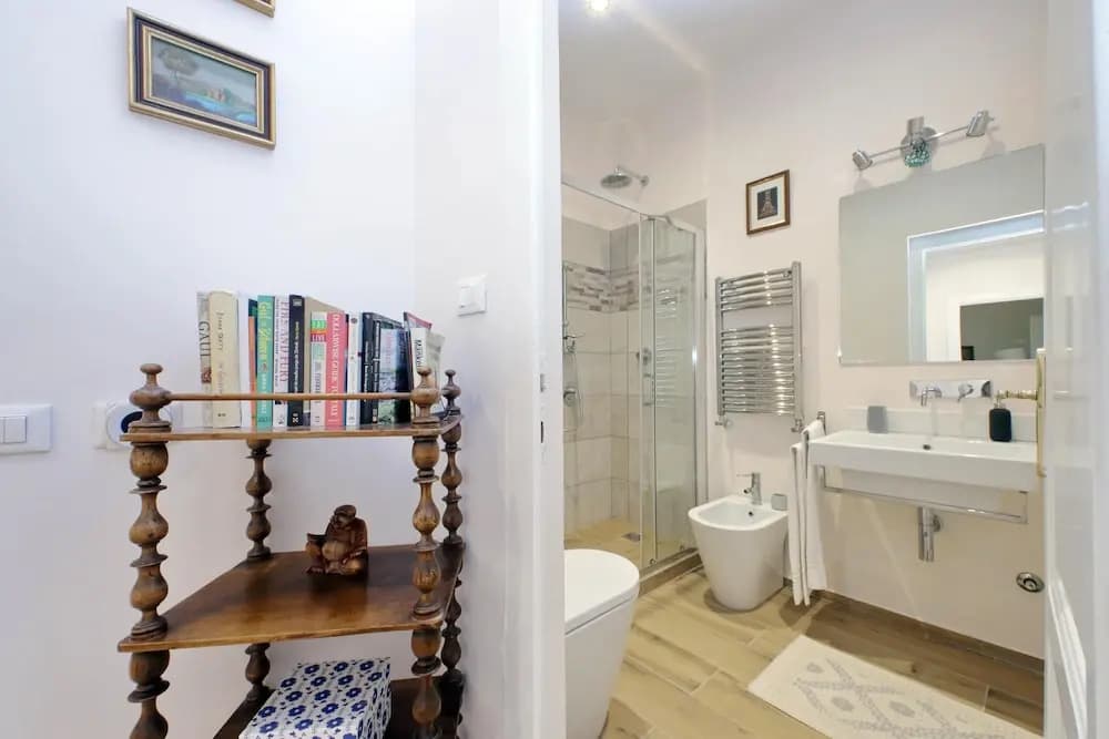 Treasurerome Opera Trevi Green Suite 2BR - photo 7