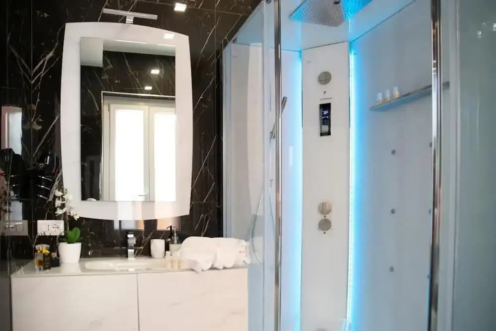 Central Luxury Apartment - photo 7