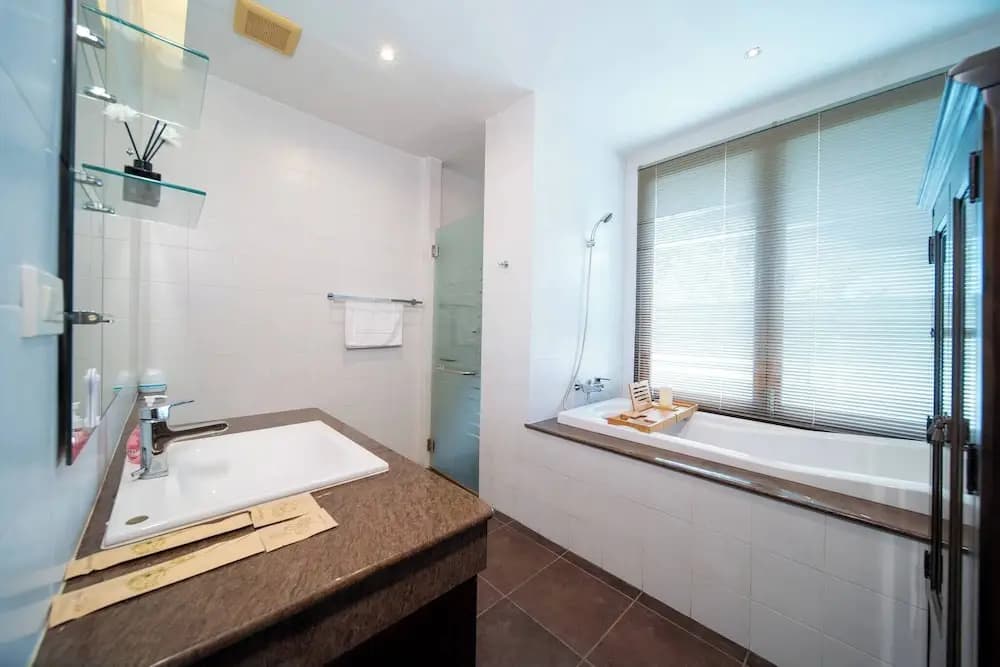 Spacious Private 4 BR Villa With a Working Office - photo 8