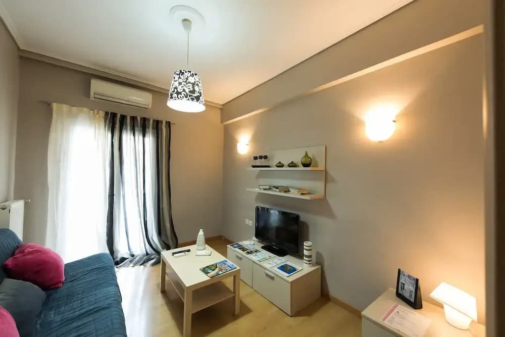 Central 3BD Apt. near Acropolis - photo 2