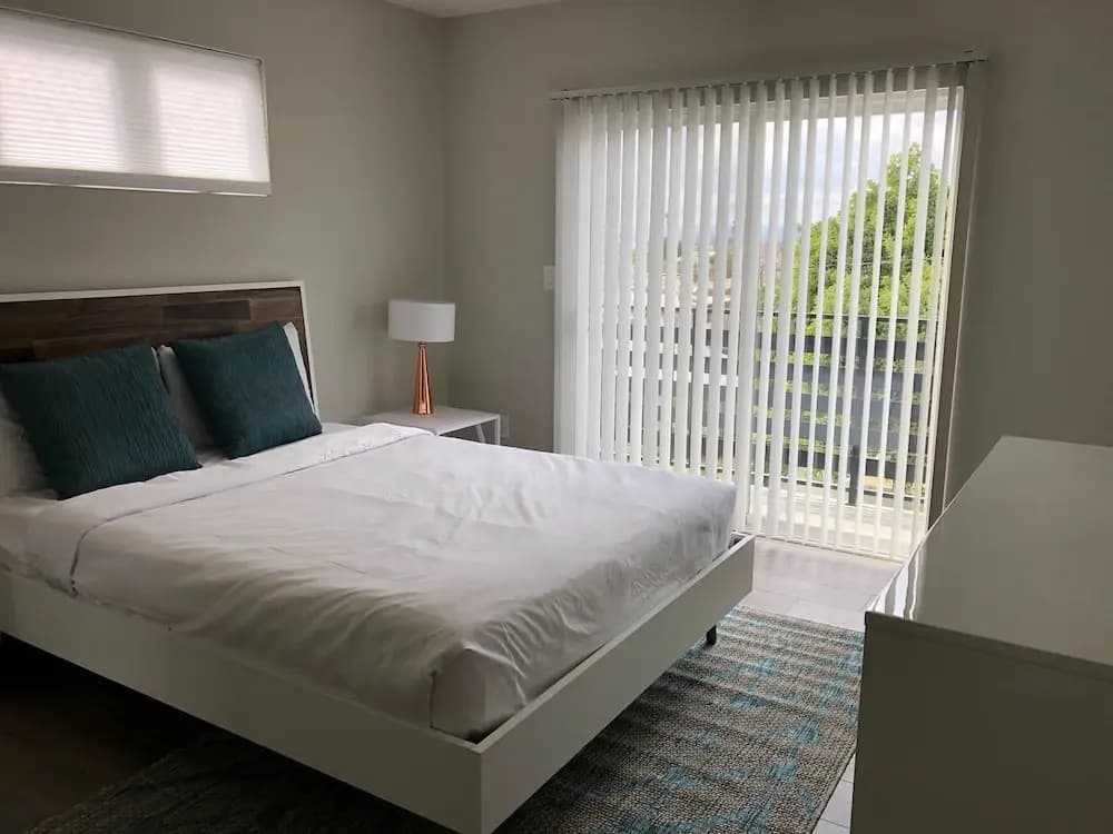 Brand NEW Luxury 3bdr Townhome In Silver Lake - main photo