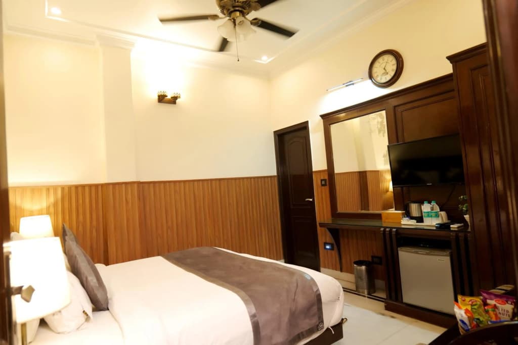 Wood Castle Hotel - photo 16