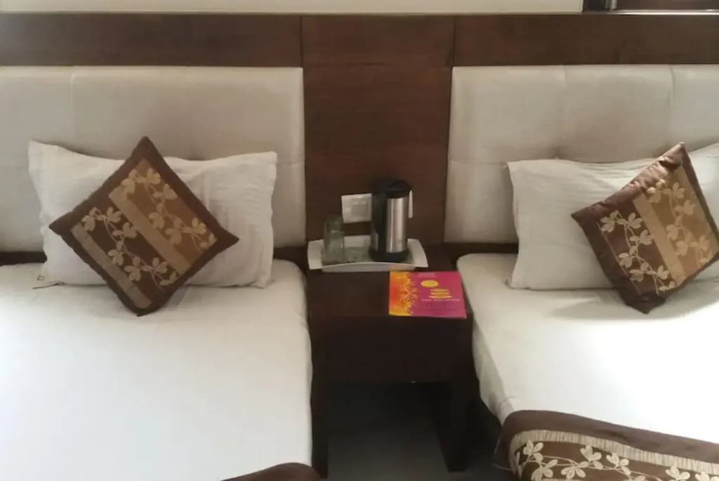 Hotel Saffron Inn - photo 18