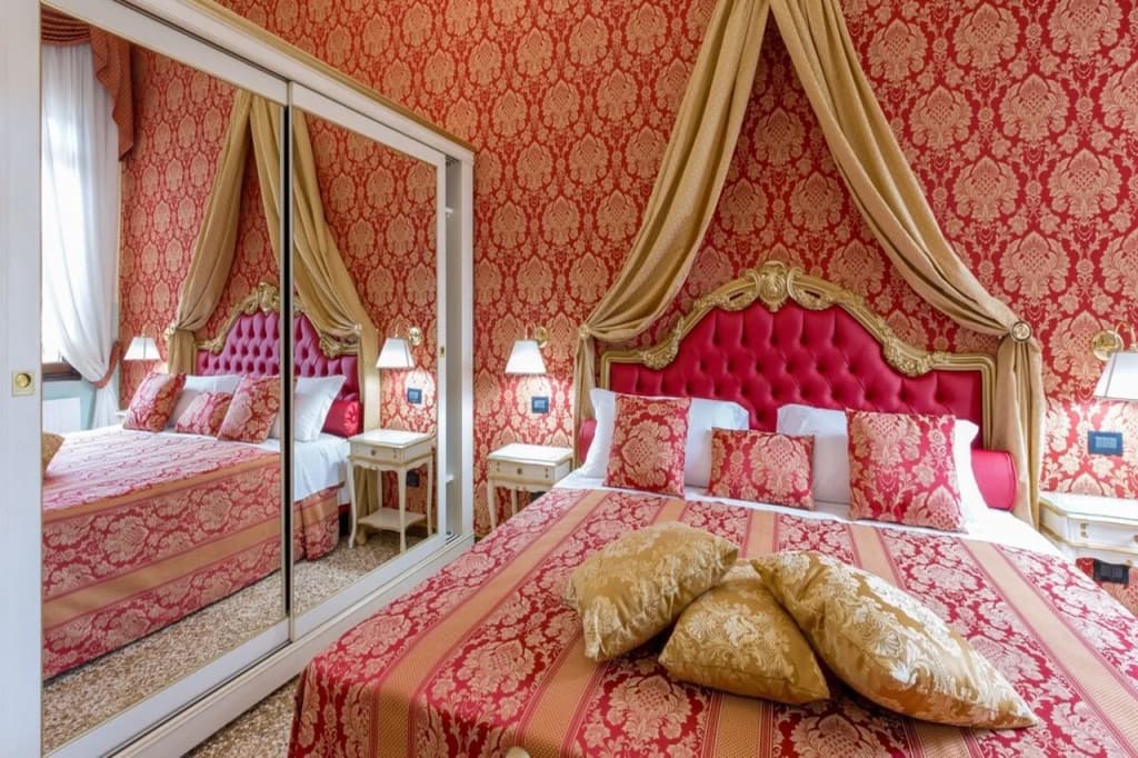 Friendly Venice Suites - photo 7