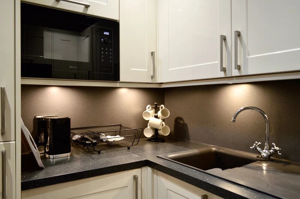 Comfortable 1 Bedroom Flat Near The Meadows - photo 13