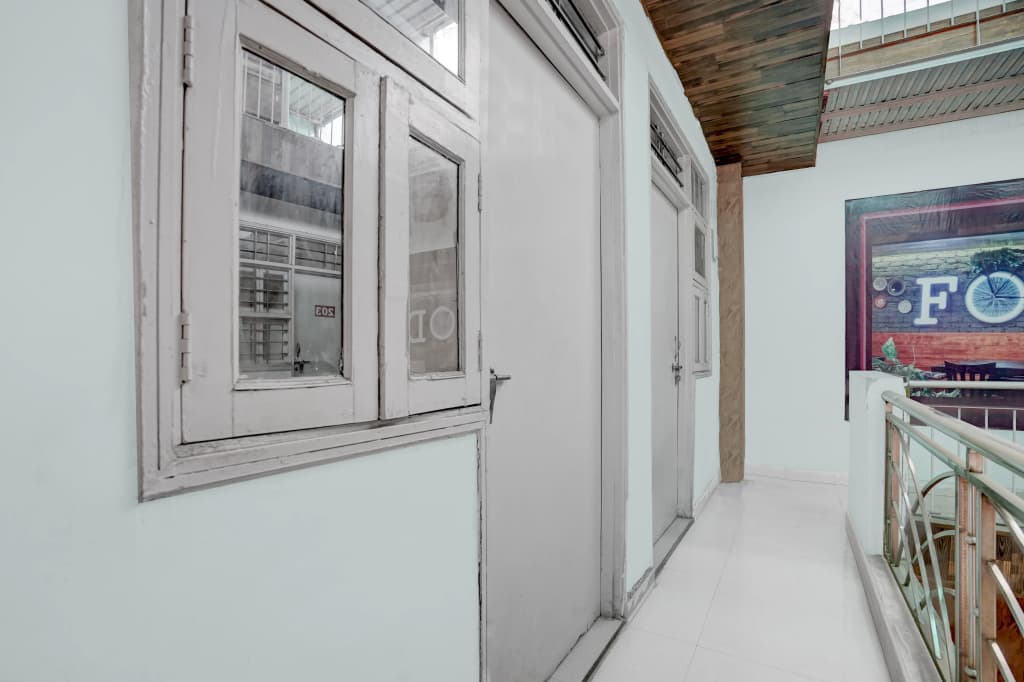 Spot On Hotel Uv Plaza - photo 1