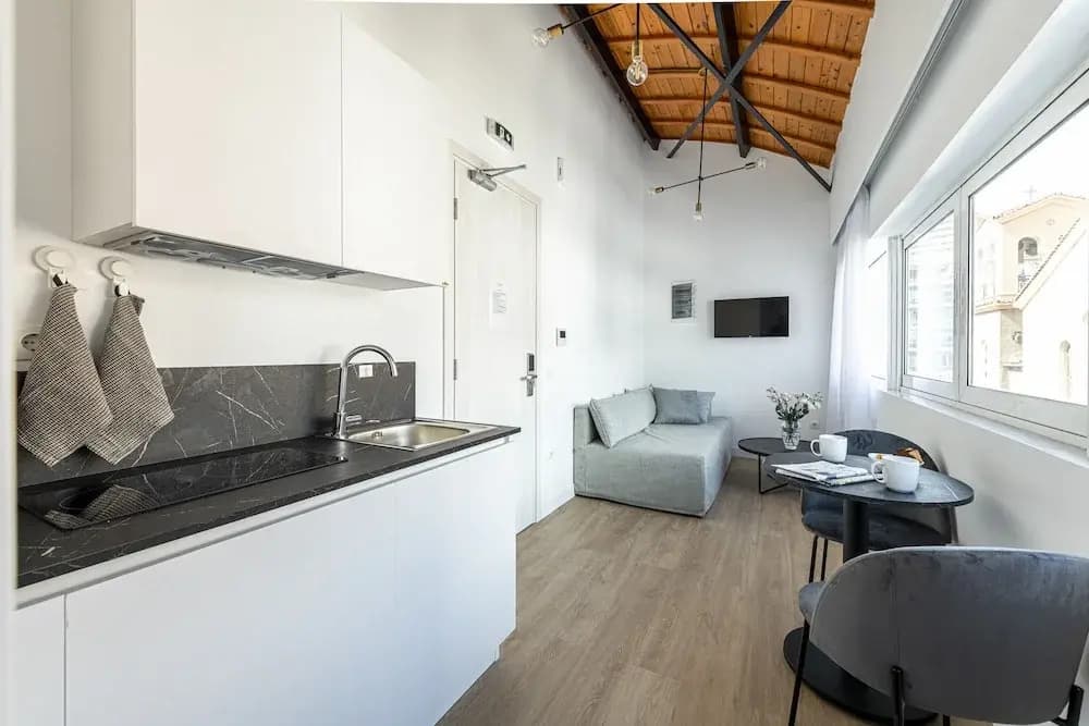 Phaedrus Living Modern Kriel Suites 301 - photo 11