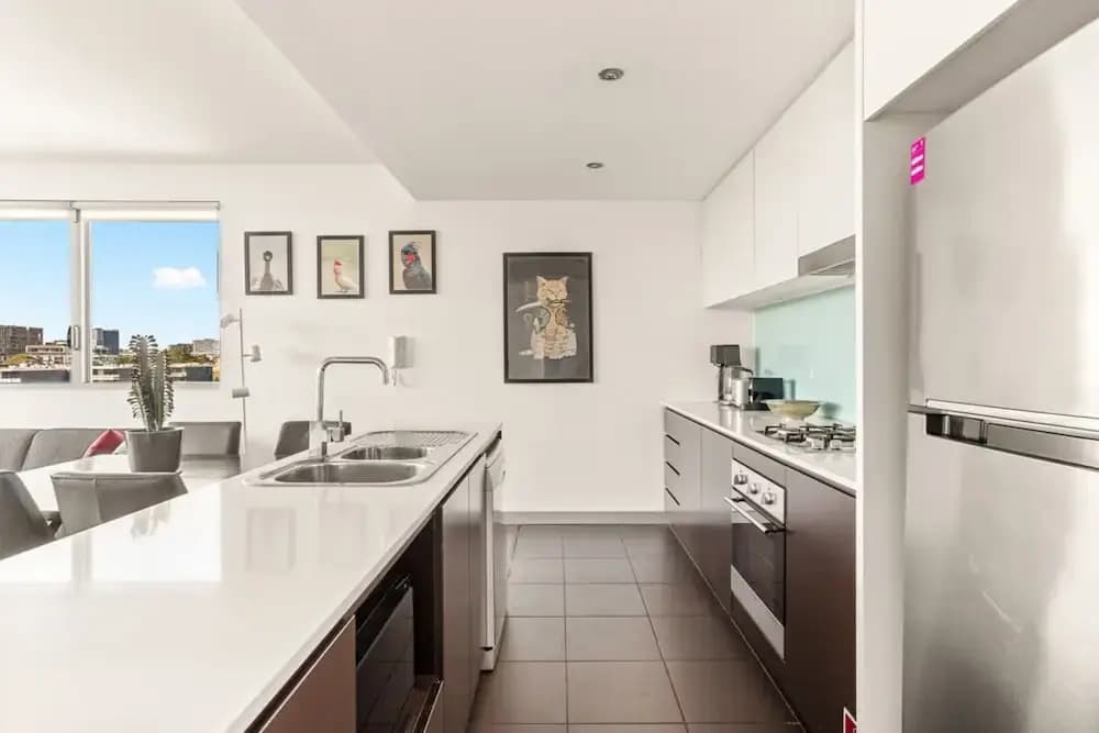 Spacious 2-bed With Two Balconies With City Views - photo 4