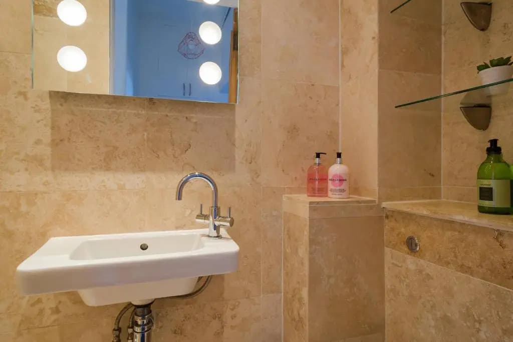 Historic Edinburgh 1890s Home Turned Relaxing Retreat - photo 7