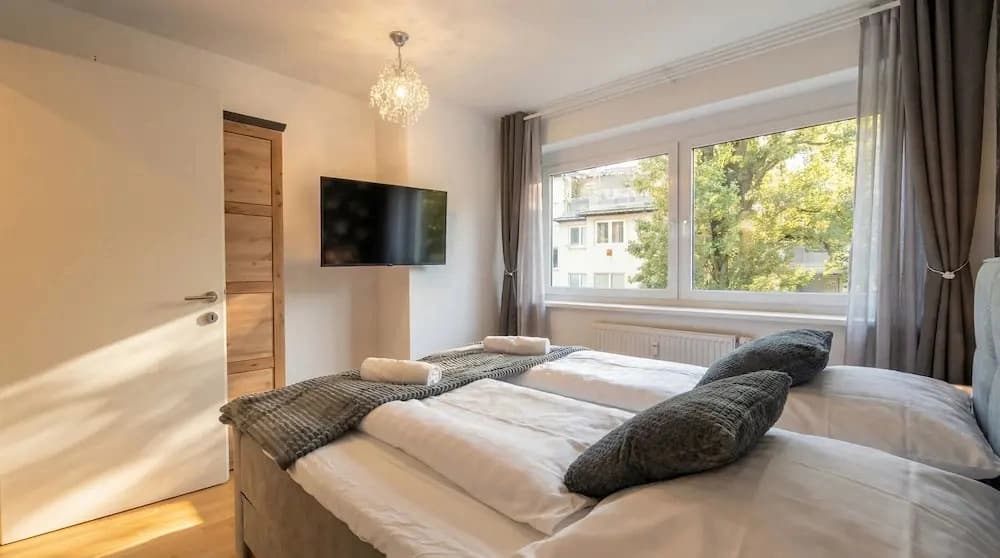 Central Vienna Modern 1BR Apt Balcony - photo 5