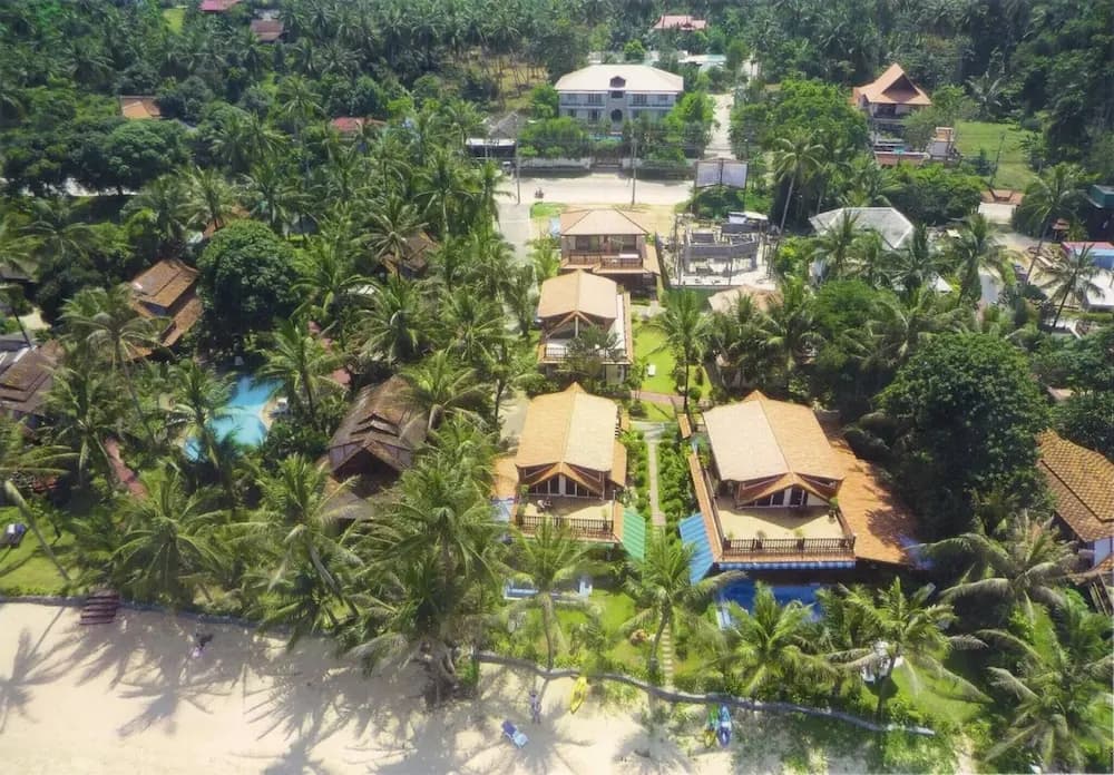 Beachfront Oasis With Private Pool and Jacuzzi on Samui's Bang Por Beach - photo 15