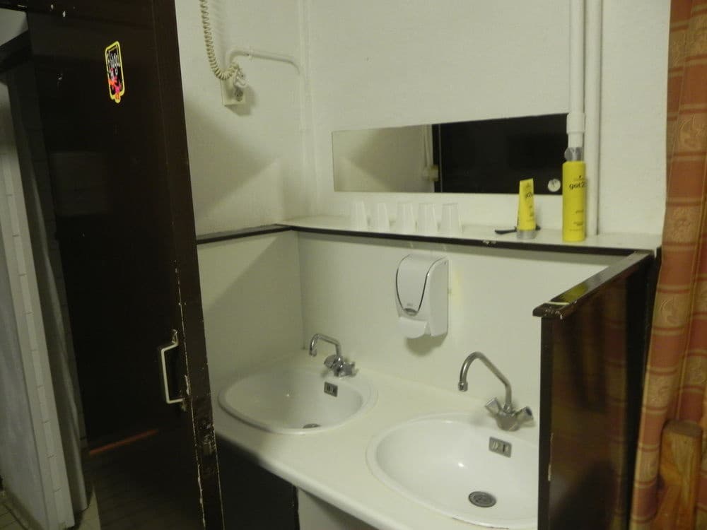 Hotel Crown - photo 9