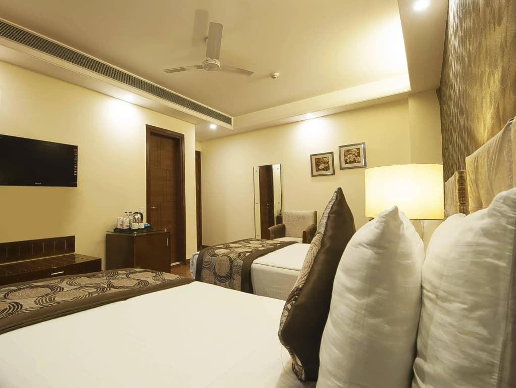 Alpina Hotels & Suites - photo 3