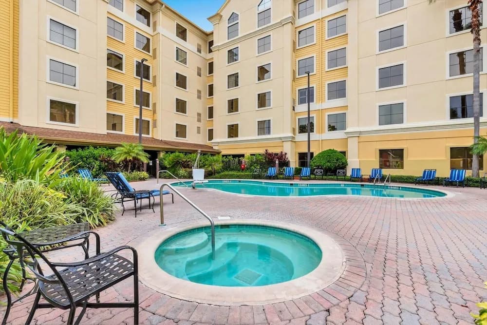 1BR King Apt With Pool and Hot Tub - Near Disney Universal - photo 10