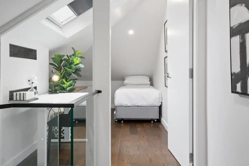 Charming 3-bed Cottage With a Courtyard - photo 2