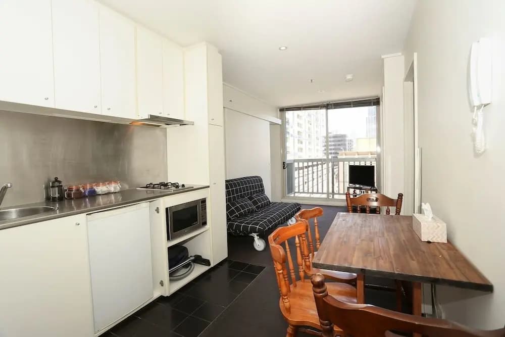 2 Beds 1 Bath beside QV Melbourne - photo 3